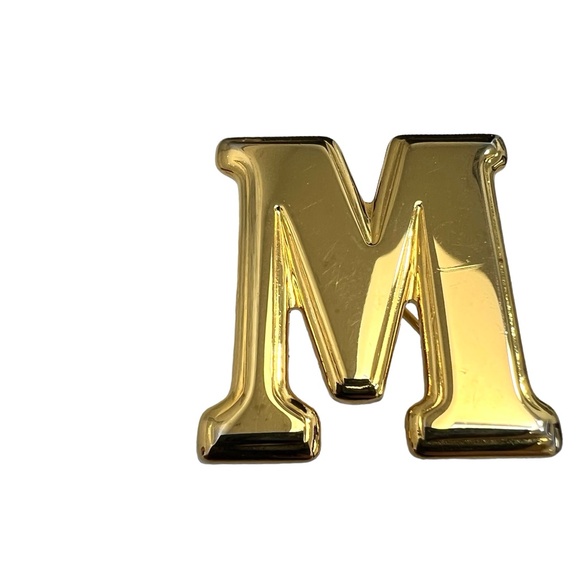 VINTAGE GOLD TONE "M" BLOCK LETTER BROOCH - Picture 12 of 14